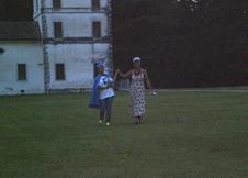 Principe Gabriele e principessa Gabriella al parco di Villa Manin per raccontare storie 